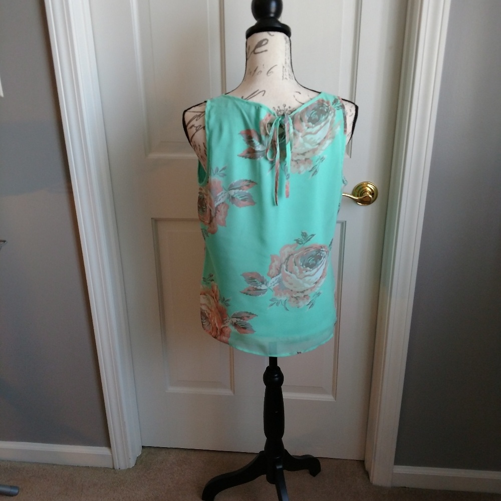 Ann Taylor Sleeveless top - Picture 2 of 3
